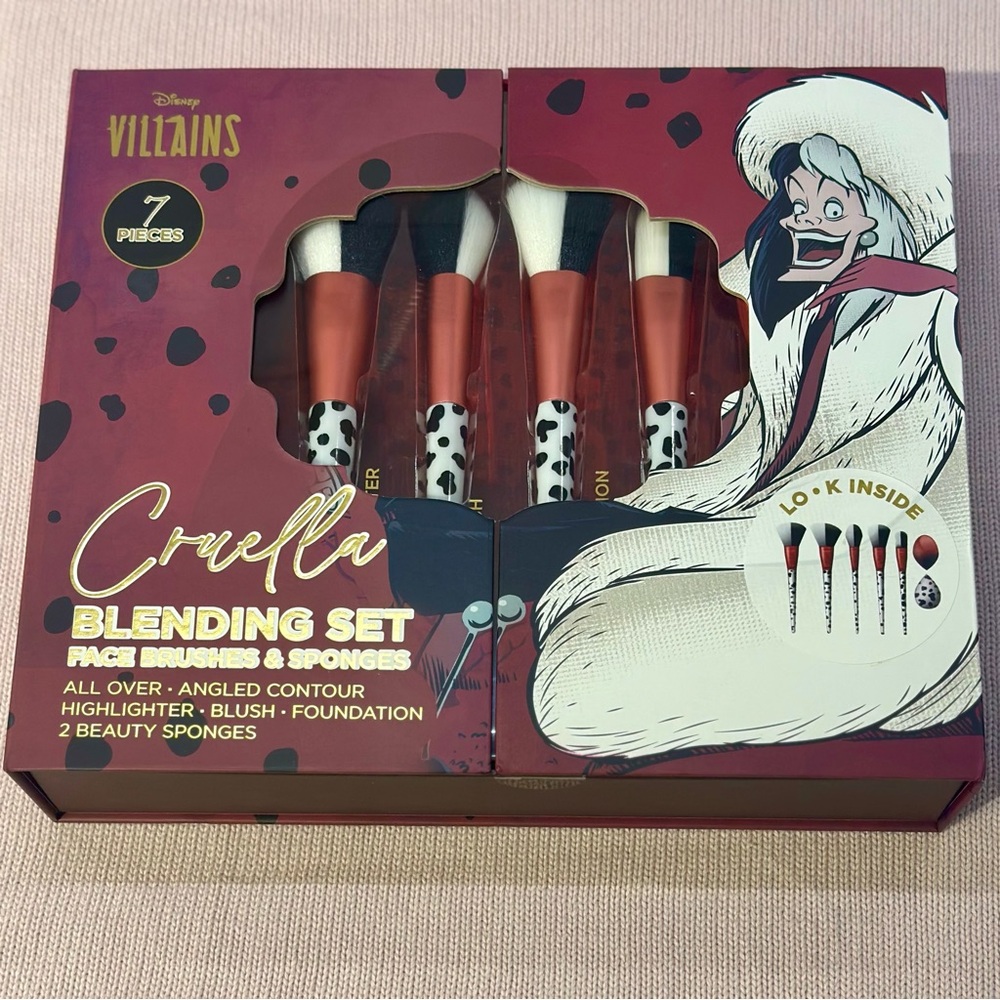 Disney Villains Cruella Face Brushes & Sponges Makeup Gift Box Set